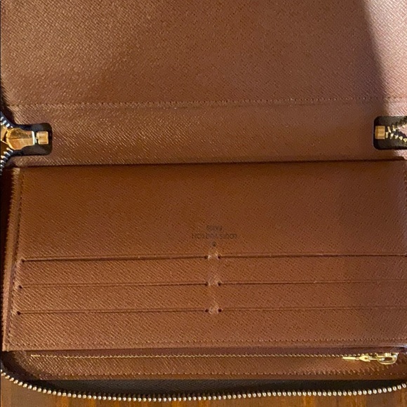 Louis Vuitton Zippy wallet - Picture 14 of 16